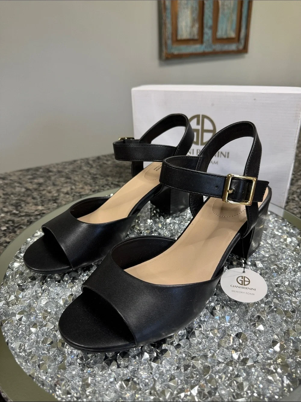 Giani Bernini Black Leather Block Heel Sandals with Gold Buckle NEW 9.5